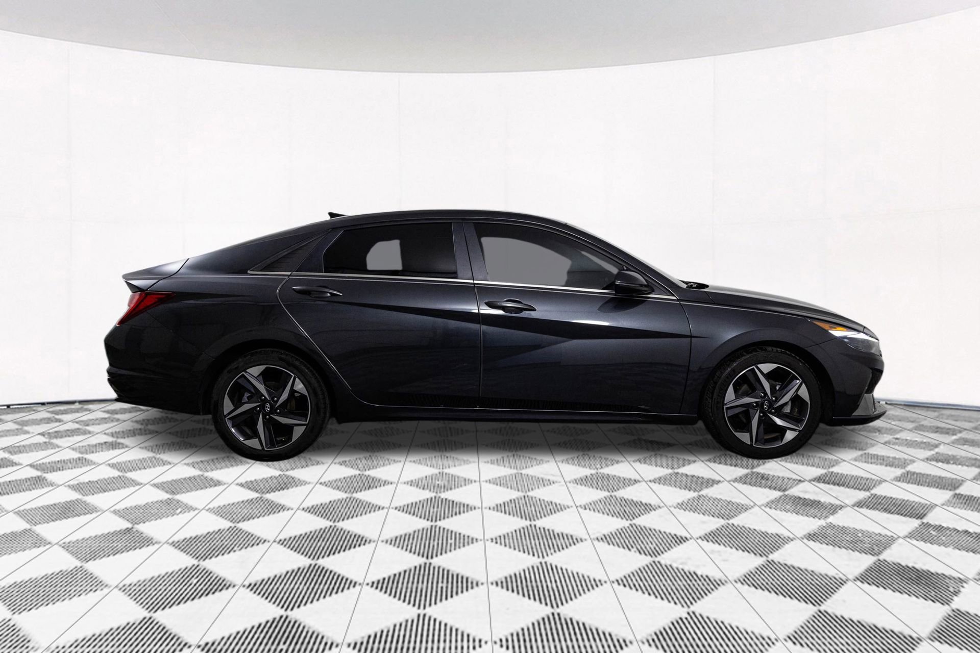 Used 2022 Hyundai Elantra SEL w/ Convenience + Premium Package FWD image 16