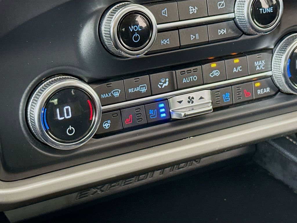 Used 2022 Ford Expedition XLT image 24