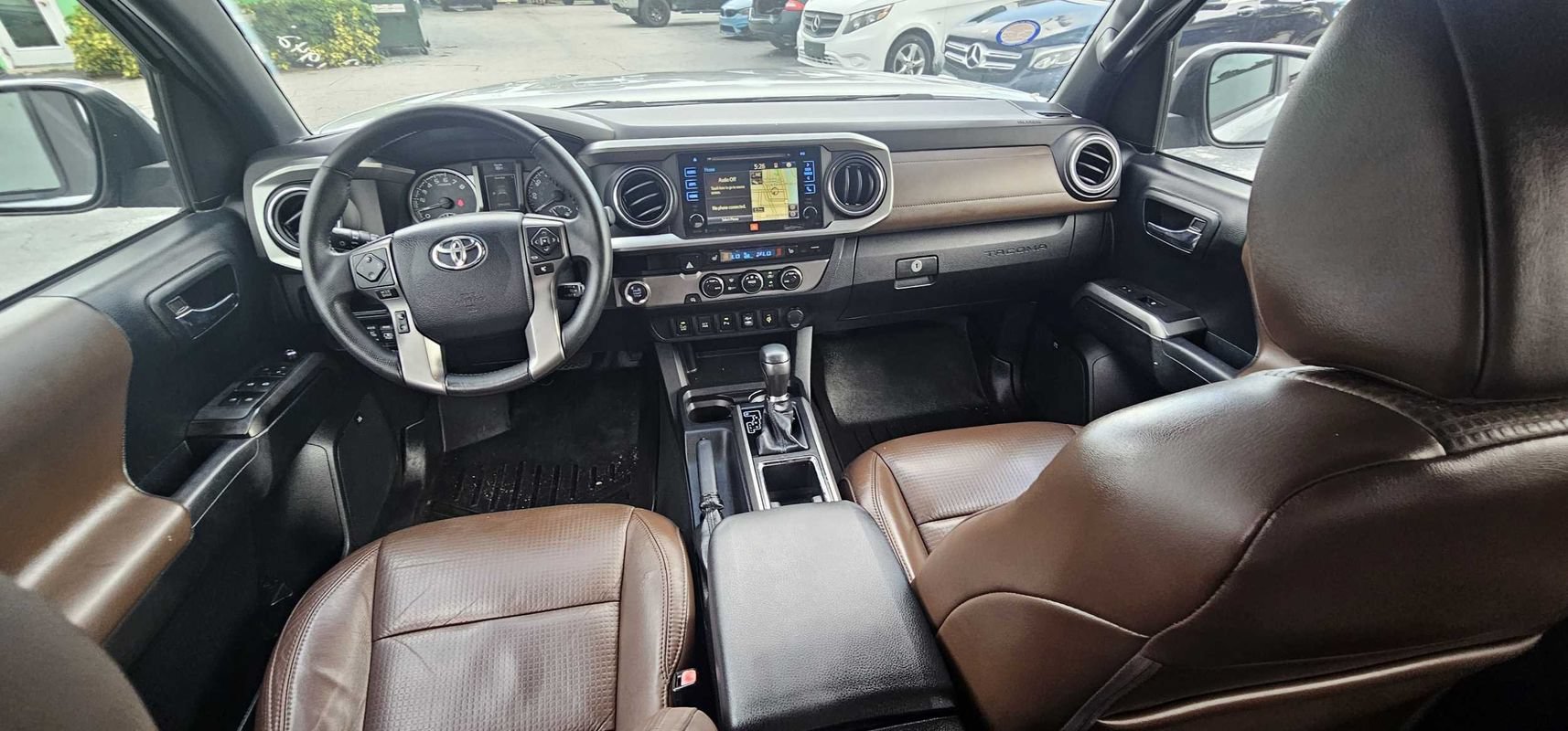 Used 2017 Toyota Tacoma Limited w/ Tow Package RWD image 18