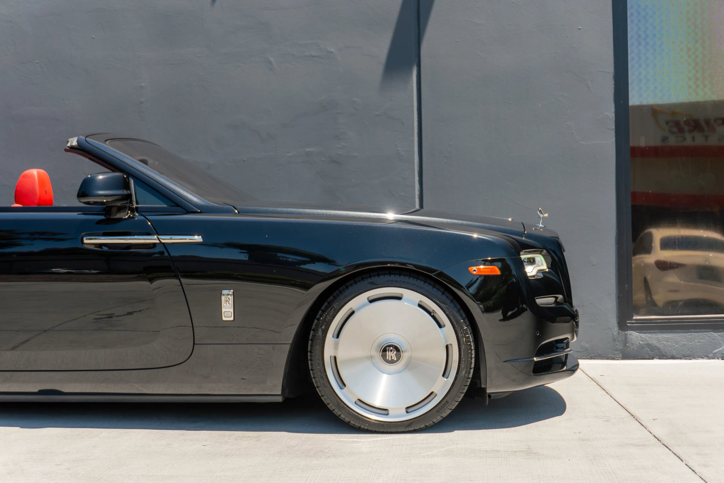 Used 2019 Rolls-Royce Dawn RWD image 44