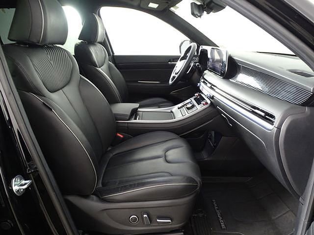 Used 2024 Hyundai Palisade Calligraphy image 17