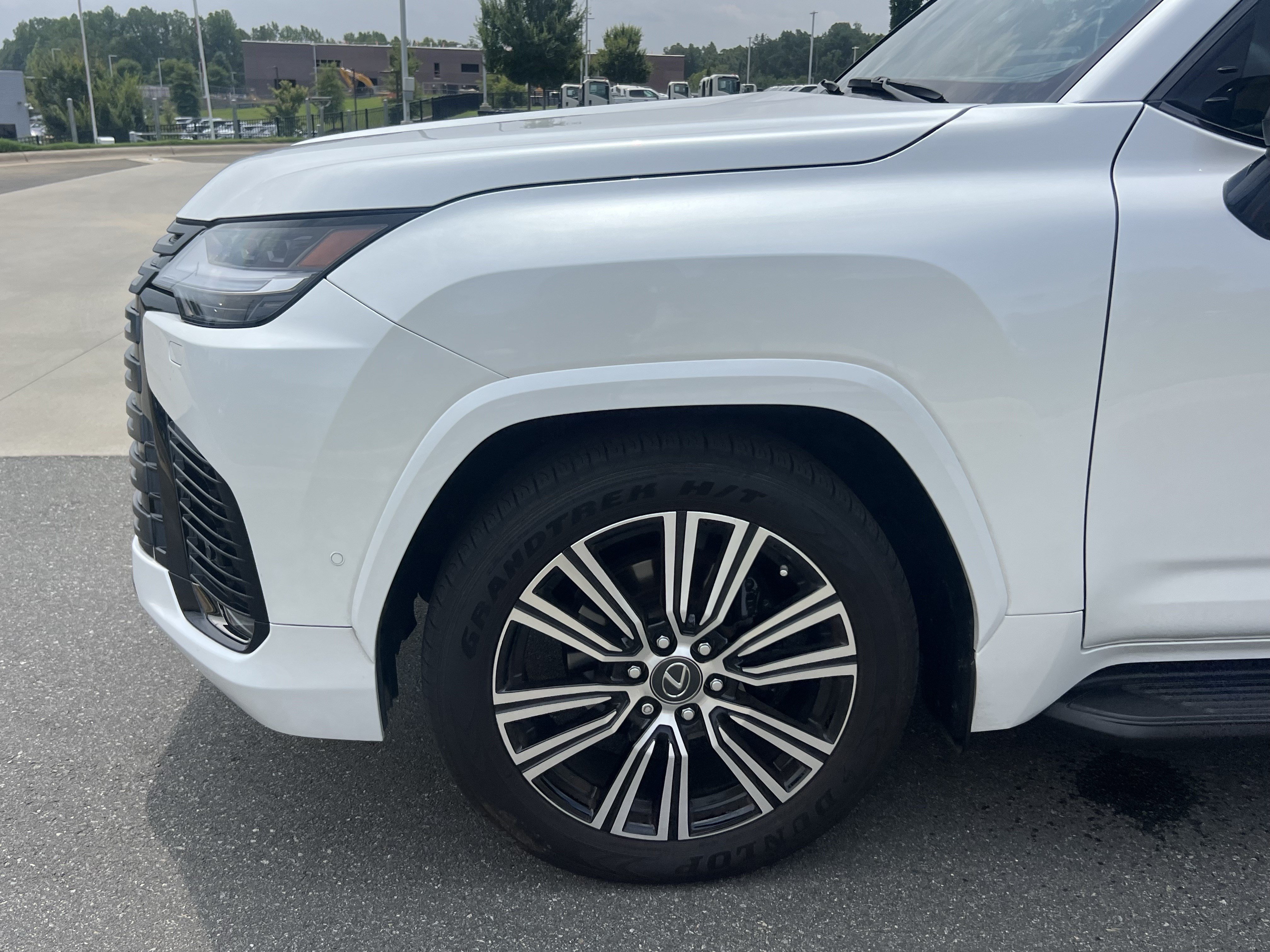 Used 2025 Lexus LX 700h Luxury w/ Appearance Package AWD/4WD image 13