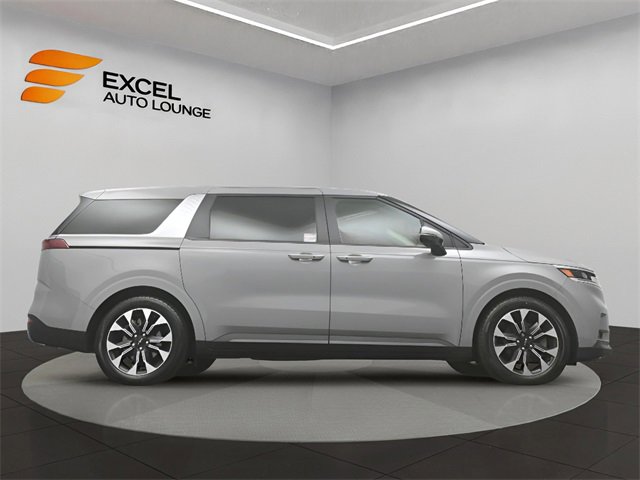 Used 2022 Kia Carnival EX image 41