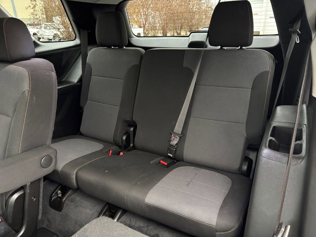 Used 2021 Chevrolet Traverse LT image 28