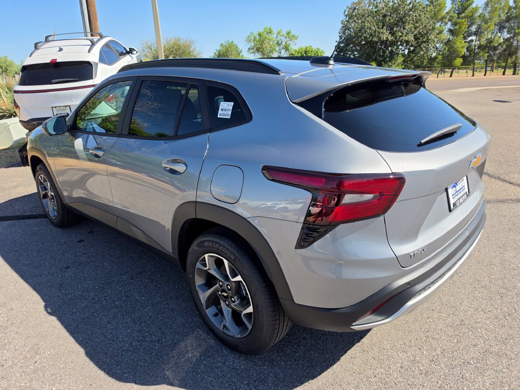 New 2026 Chevrolet Trax LT w/ Driver Confidence Package FWD image 3