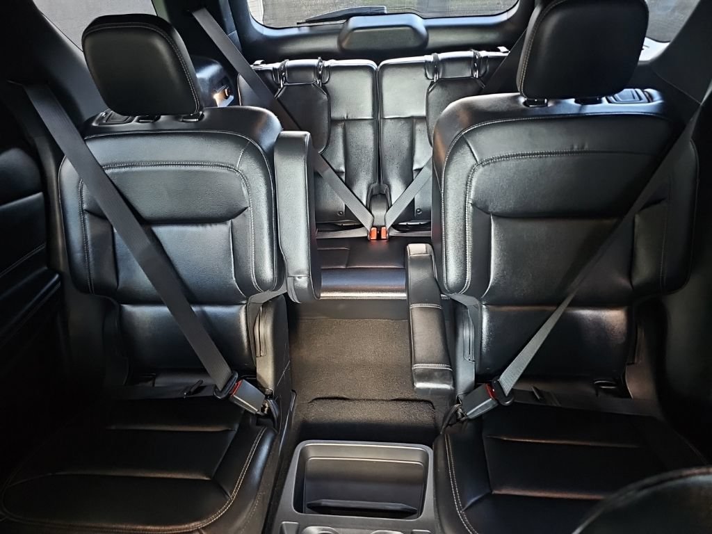 Used 2020 Ford Explorer XLT w/ Equipment Group 202A AWD/4WD image 14