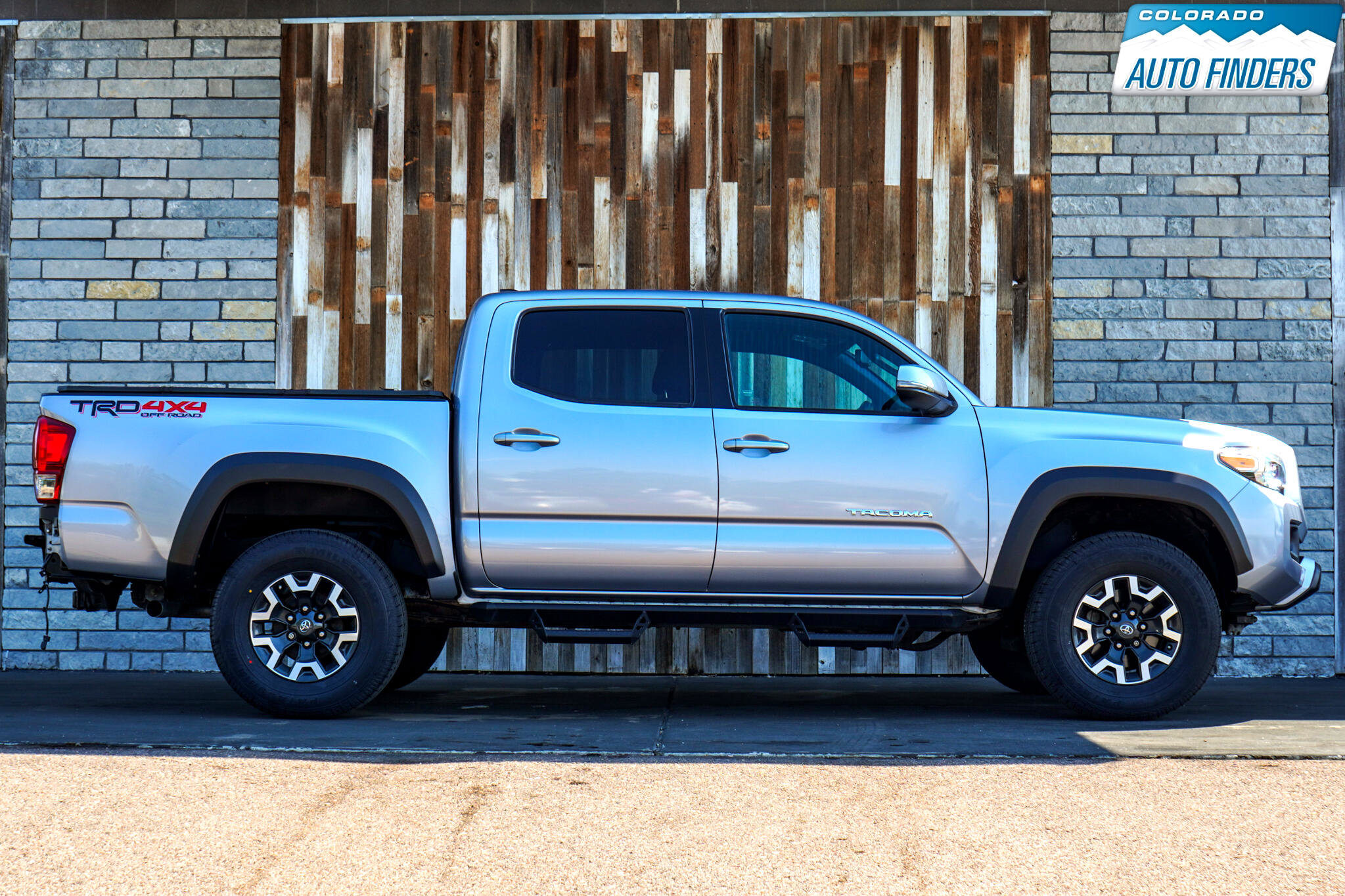 Used 2017 Toyota Tacoma TRD Off-Road image 7