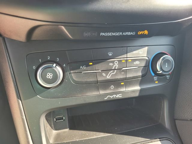 Used 2015 Ford Focus SE image 23