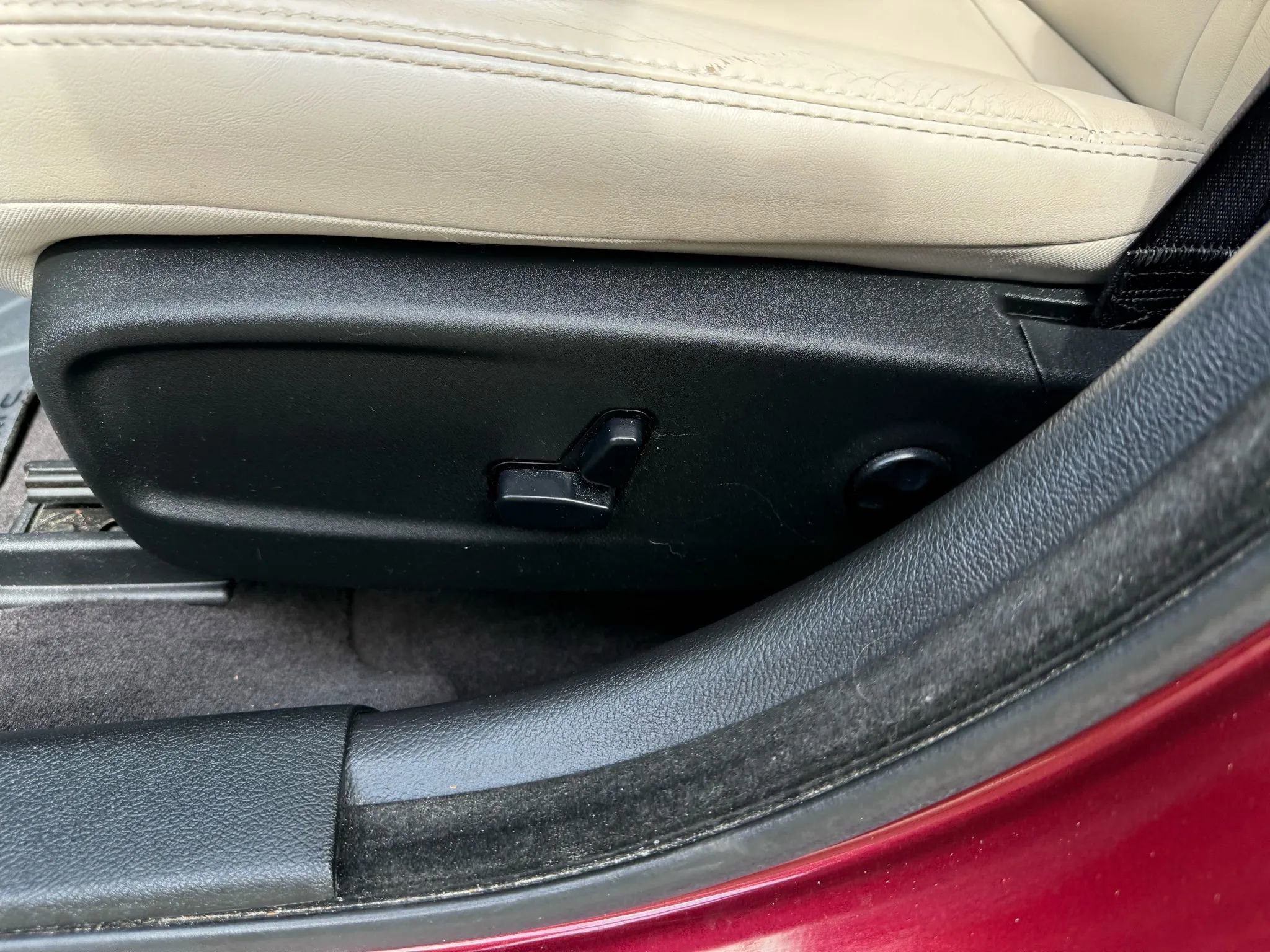 Used 2017 Chrysler 300 Limited image 18