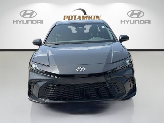 Used 2025 Toyota Camry SE FWD image 2