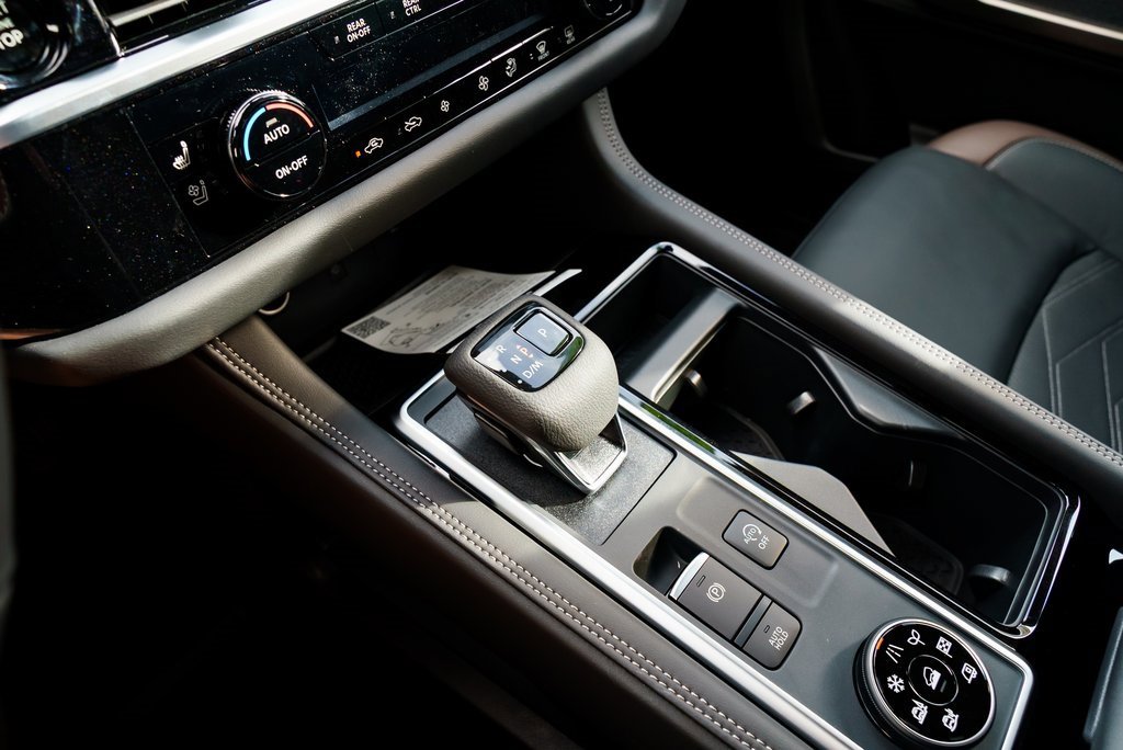 New 2025 Nissan Pathfinder Platinum image 17