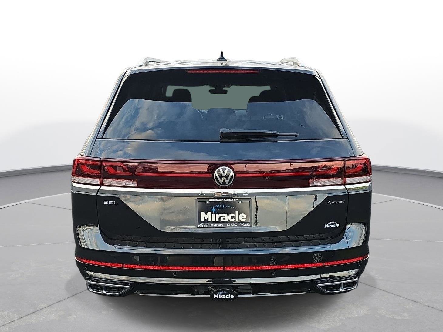 Used 2025 Volkswagen Atlas SEL Premium R-Line image 5