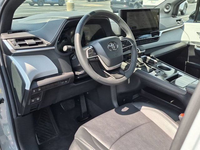 Certified 2025 Toyota Sienna XSE AWD/4WD image 4