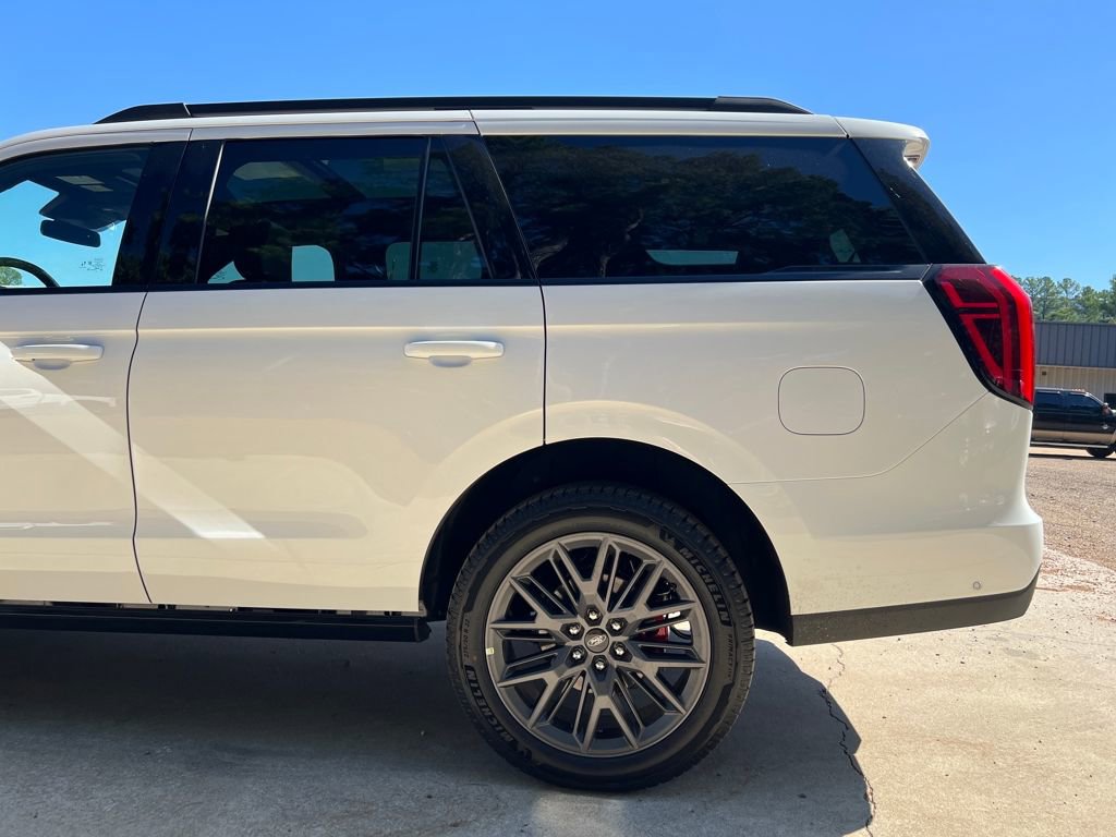 New 2025 Ford Expedition Platinum w/ Stealth Performance Package image 40