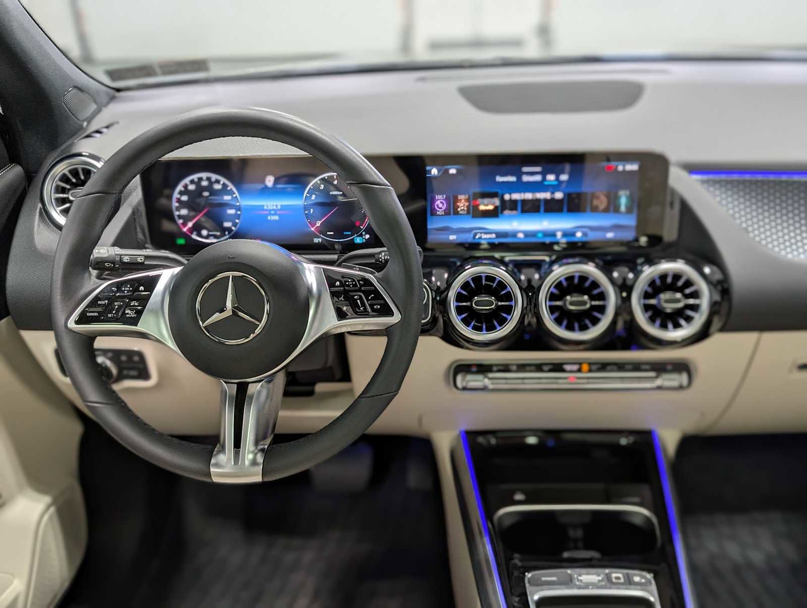 Certified 2026 Mercedes-Benz GLA 250 4MATIC image 5
