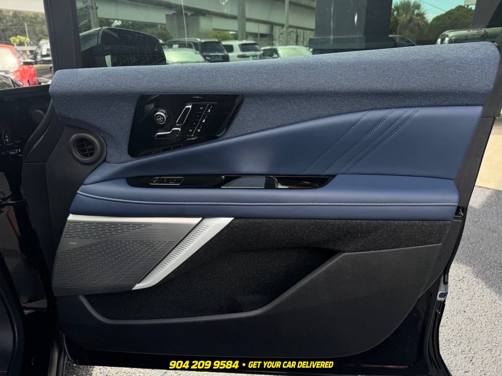 Used 2025 Cadillac Optiq Sport 2 AWD/4WD image 37