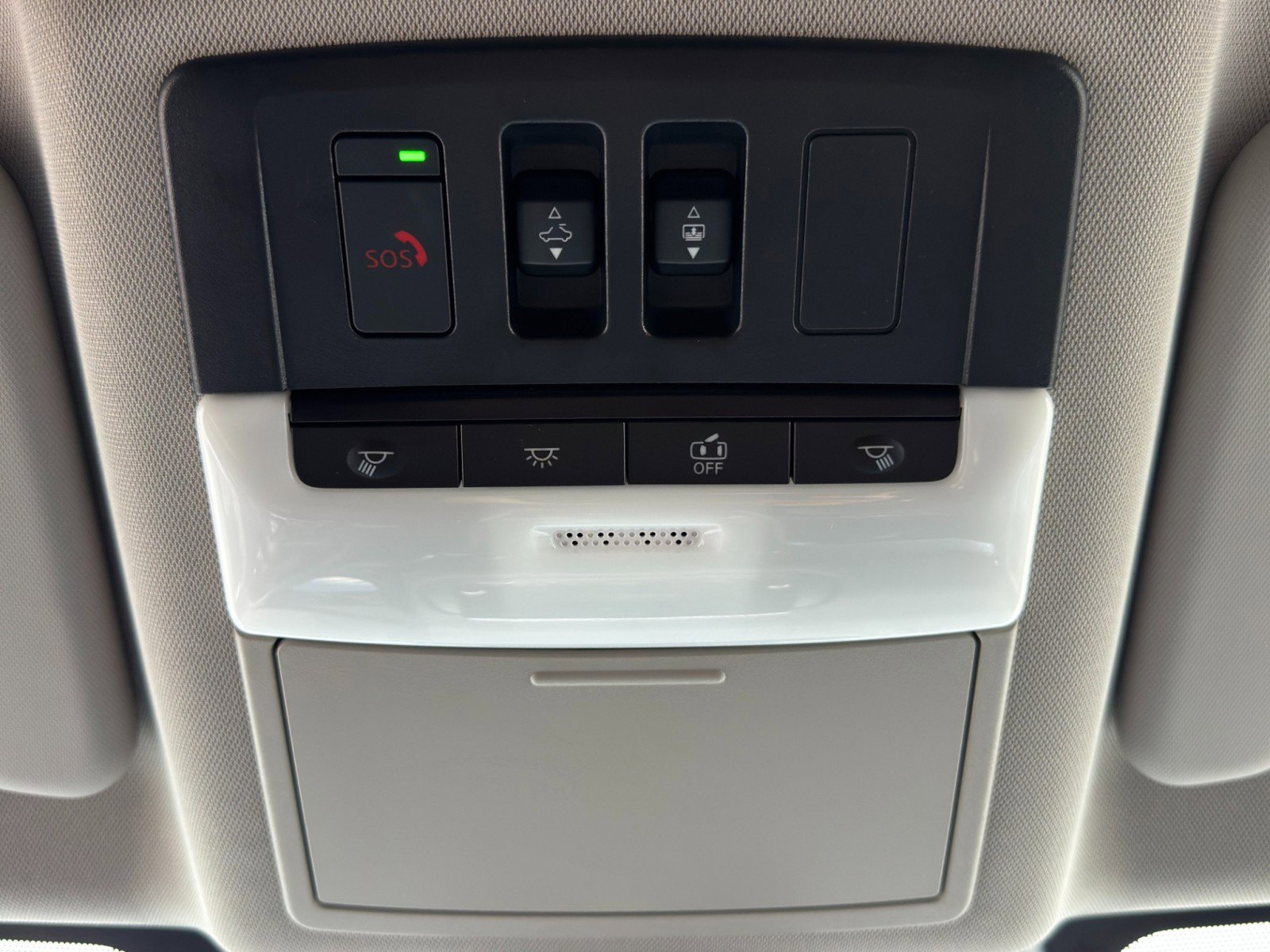 Used 2024 Nissan Rogue SV w/ SV Premium Package image 28