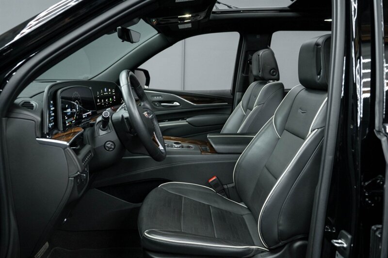 Used 2023 Cadillac Escalade Premium Luxury w/ Performance Package AWD/4WD image 19