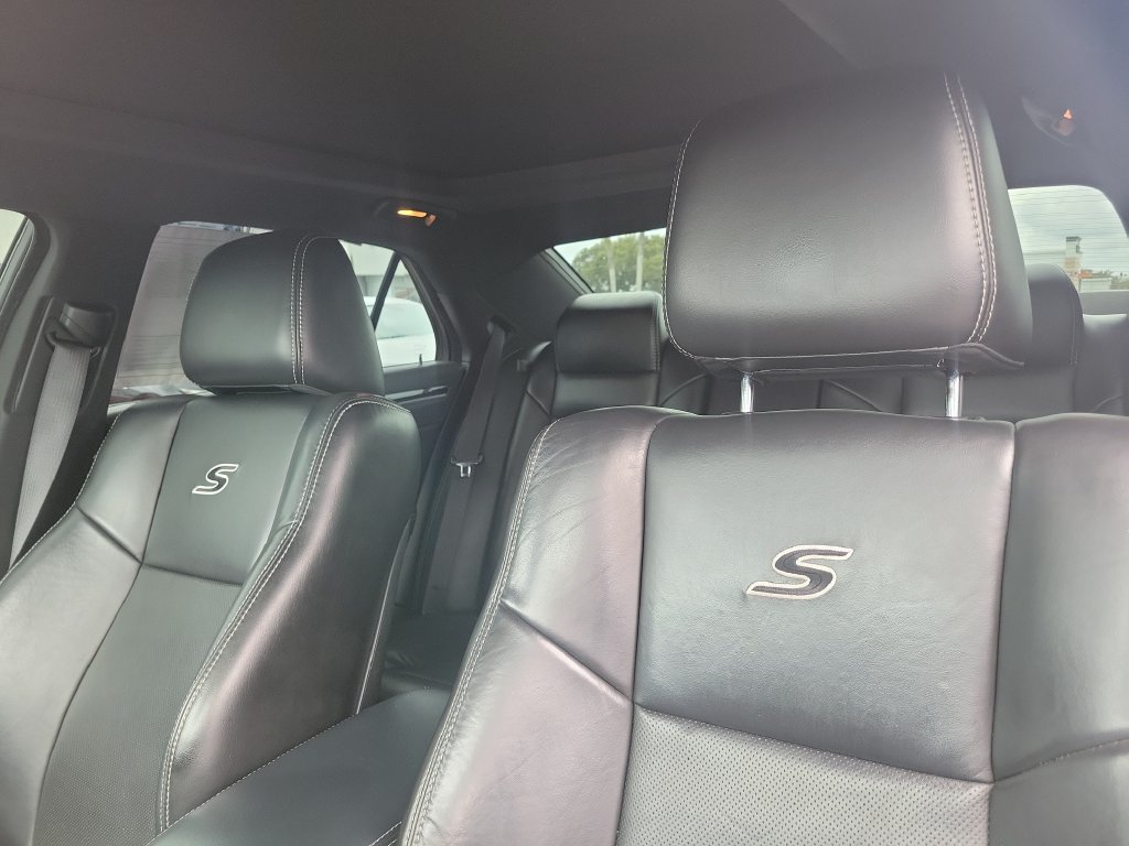 Used 2023 Chrysler 300 S w/ Comfort Group RWD image 16