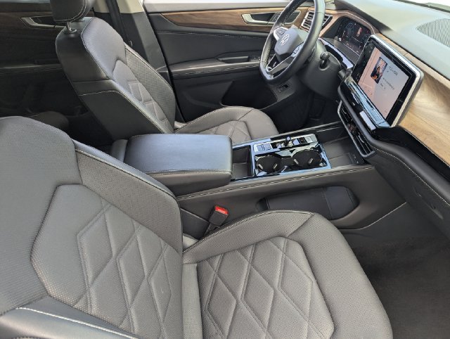 Used 2024 Volkswagen Atlas SE AWD/4WD image 10