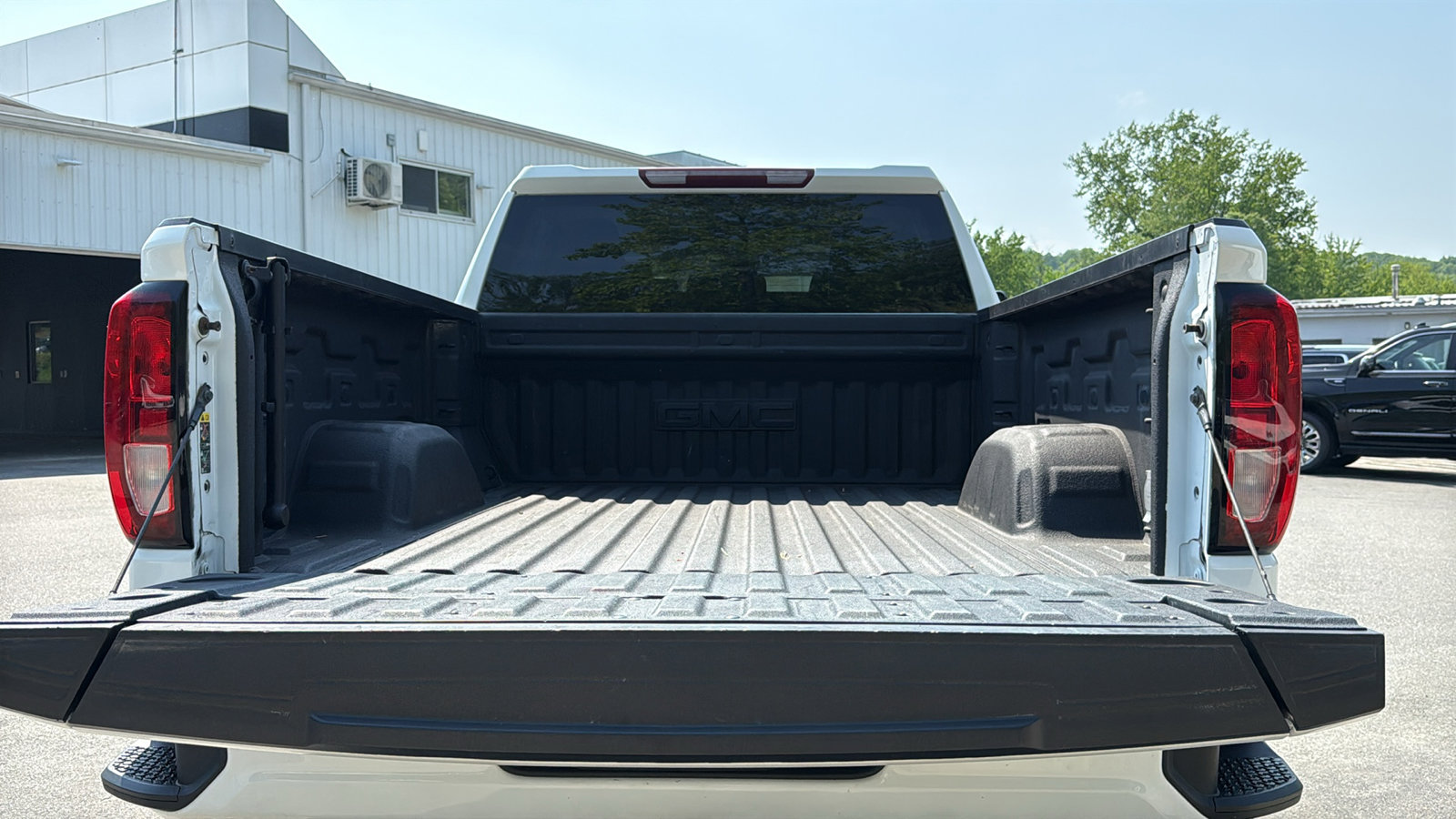 Used 2022 GMC Sierra 1500 Elevation w/ LPO, Elevation Black Package AWD/4WD image 29