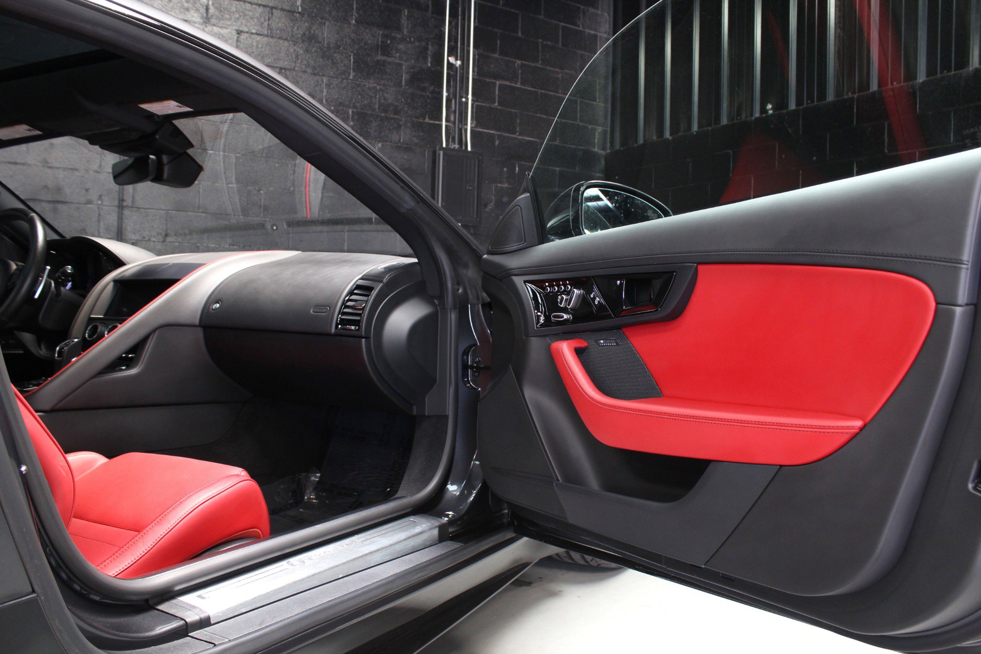 Used 2020 Jaguar F-TYPE R-Dynamic image 30