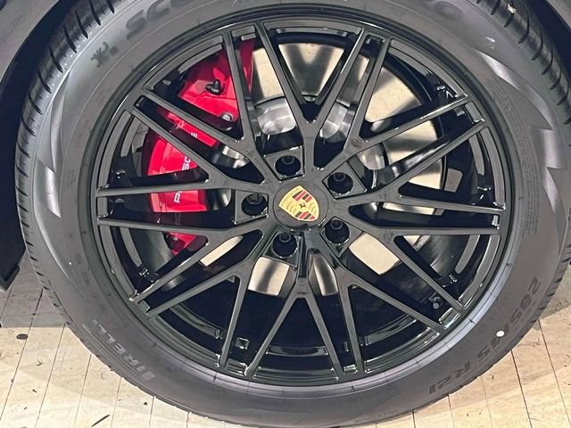 New 2026 Porsche Cayenne GTS image 15