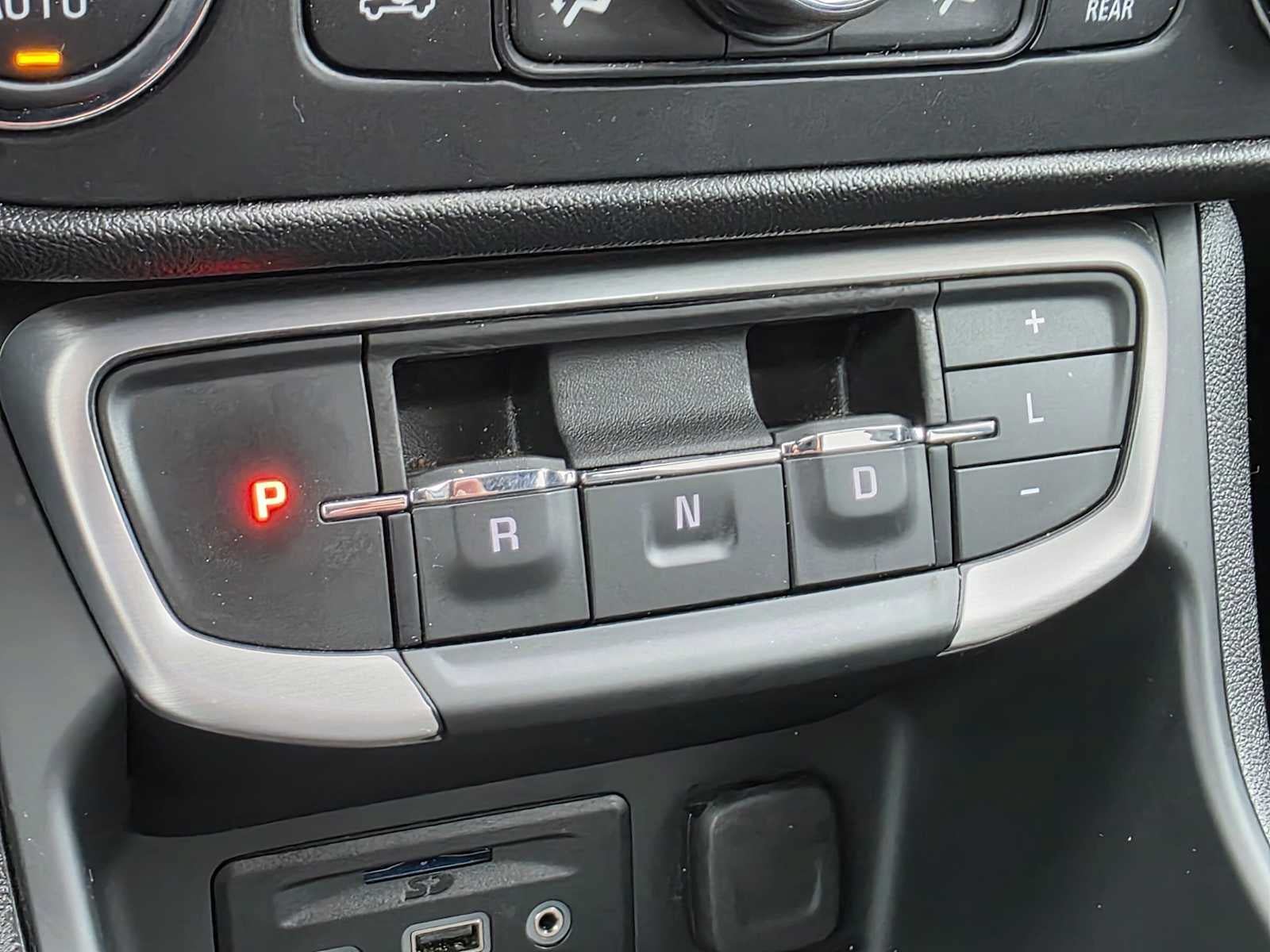 Certified 2024 GMC Terrain SLT AWD/4WD image 33