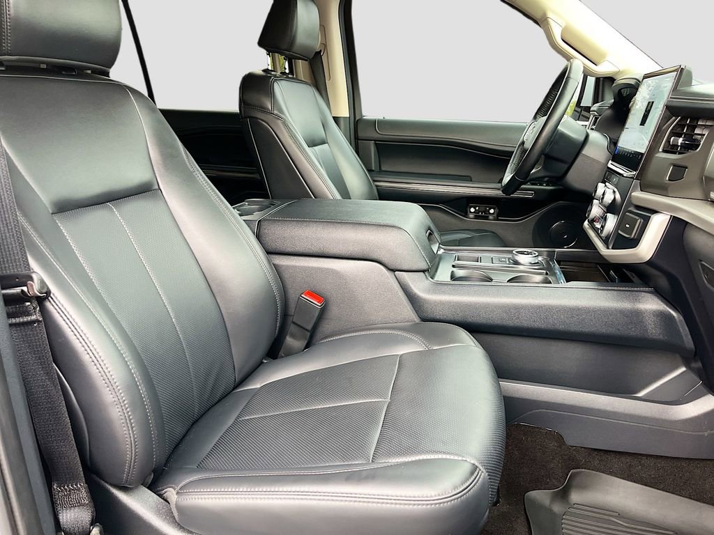 Used 2023 Ford Expedition XLT image 30