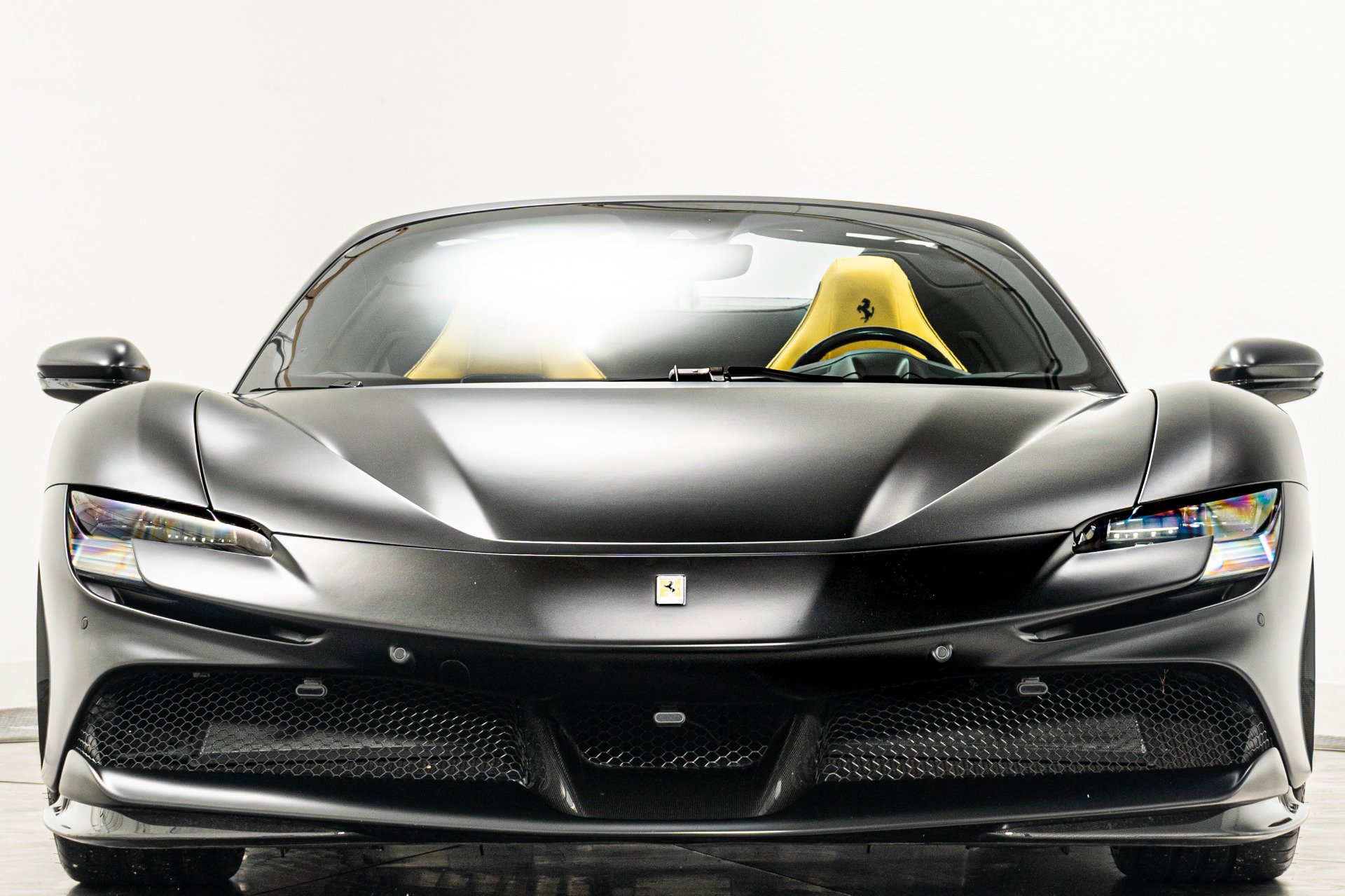 Used 2024 Ferrari SF90 Spider image 4