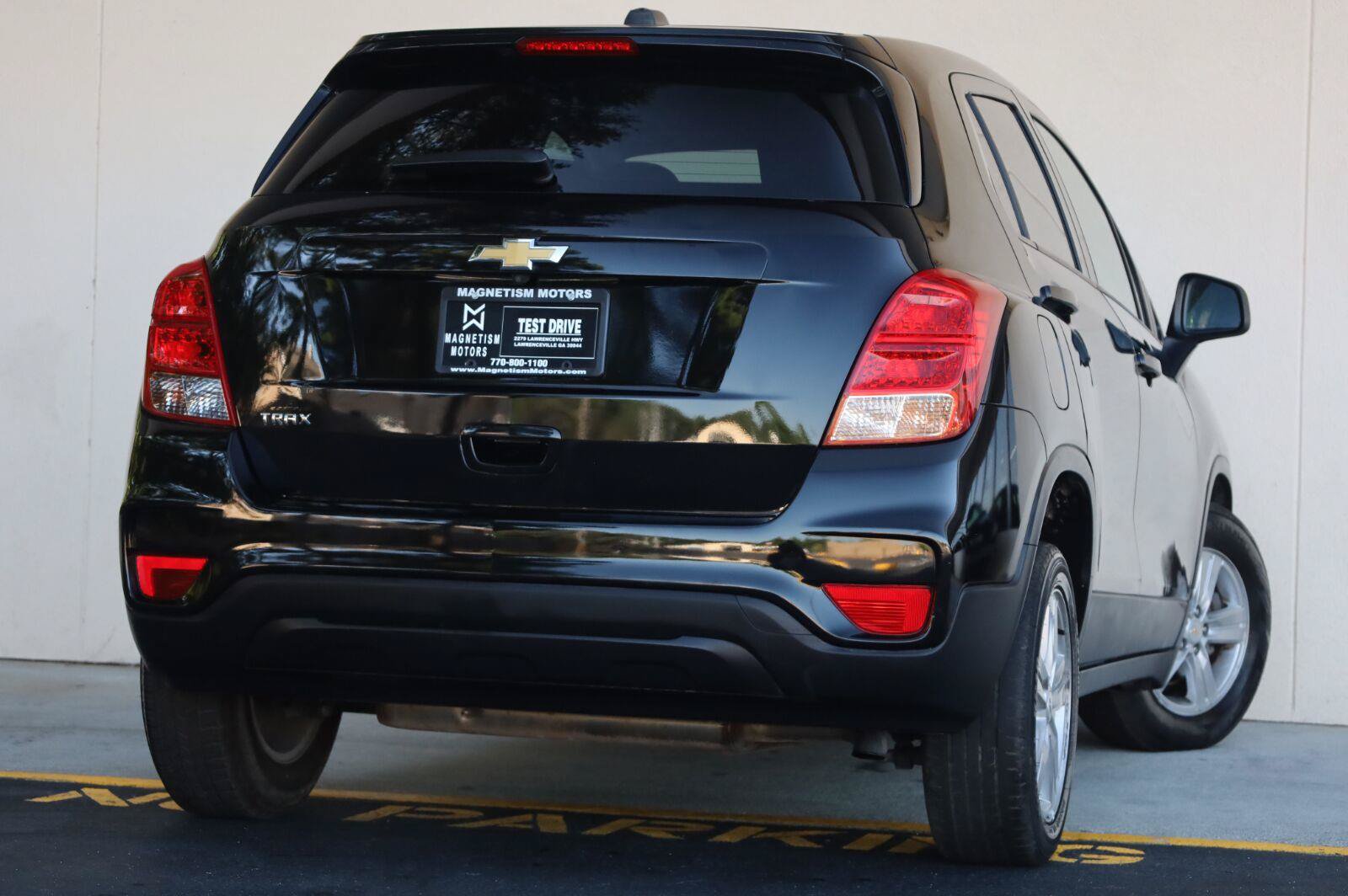 Used 2022 Chevrolet Trax LS w/ Tint and Cruise Package FWD image 9