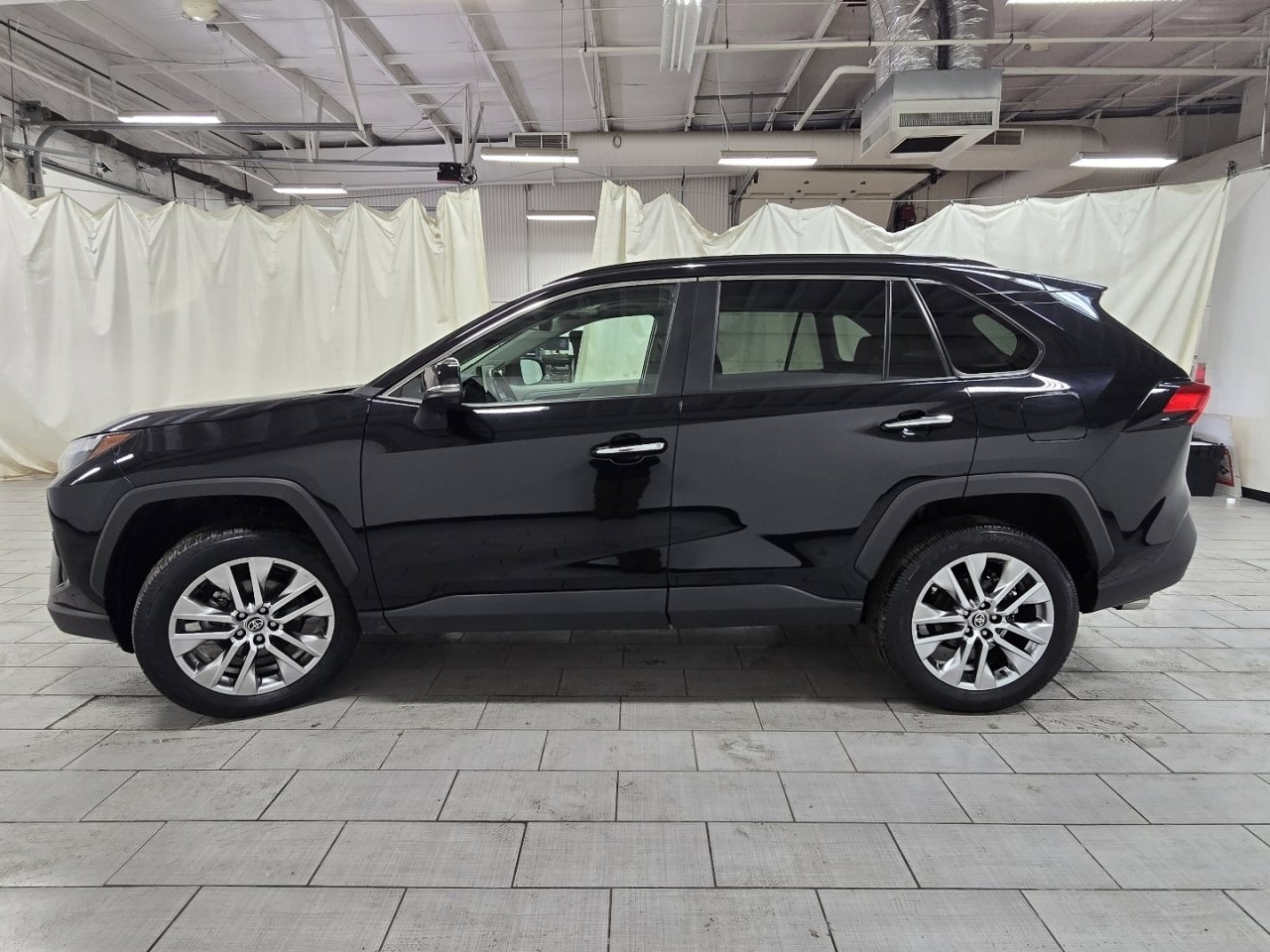 Used 2024 Toyota RAV4 Limited image 14