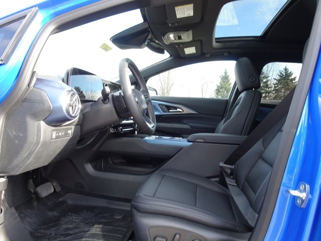 New 2026 Chevrolet Equinox EV LT w/ LPO, Blackout Package image 5