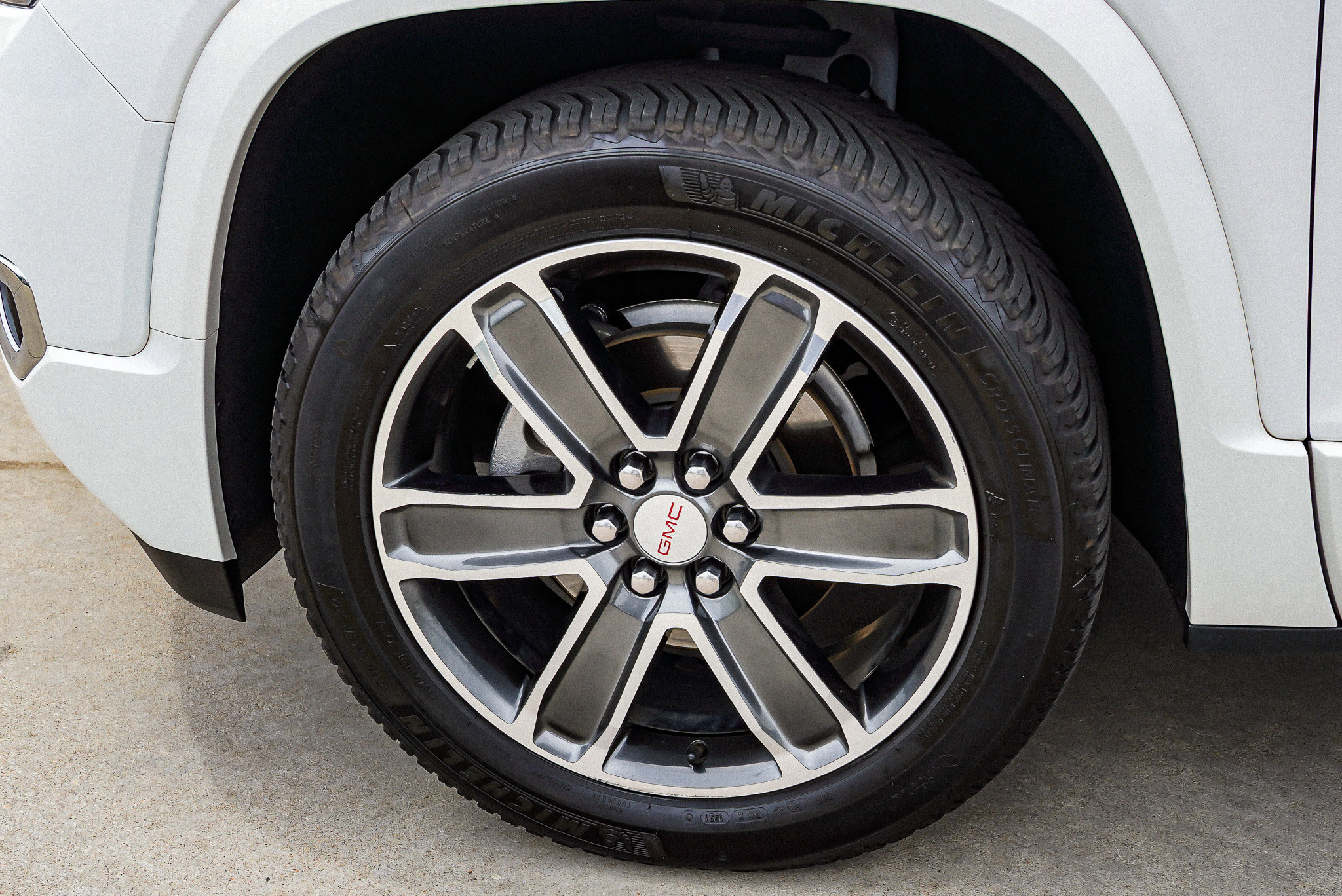 Used 2018 GMC Acadia Denali w/ Technology Package FWD image 12