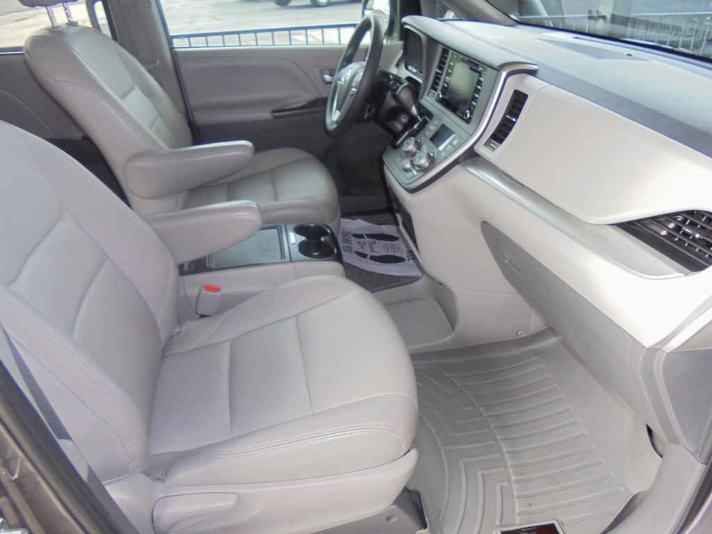 Used 2020 Toyota Sienna LE FWD image 8