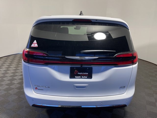 New 2026 Chrysler Pacifica Select image 5