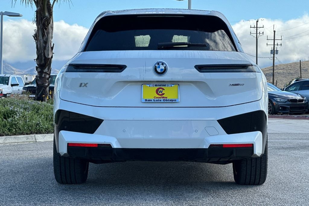 Used 2024 BMW iX xDrive50 w/ Sport Package AWD/4WD image 4
