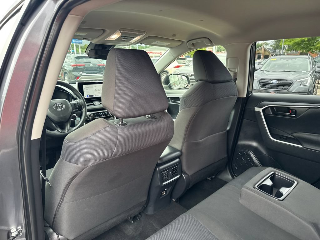 Used 2025 Toyota RAV4 LE AWD/4WD image 38