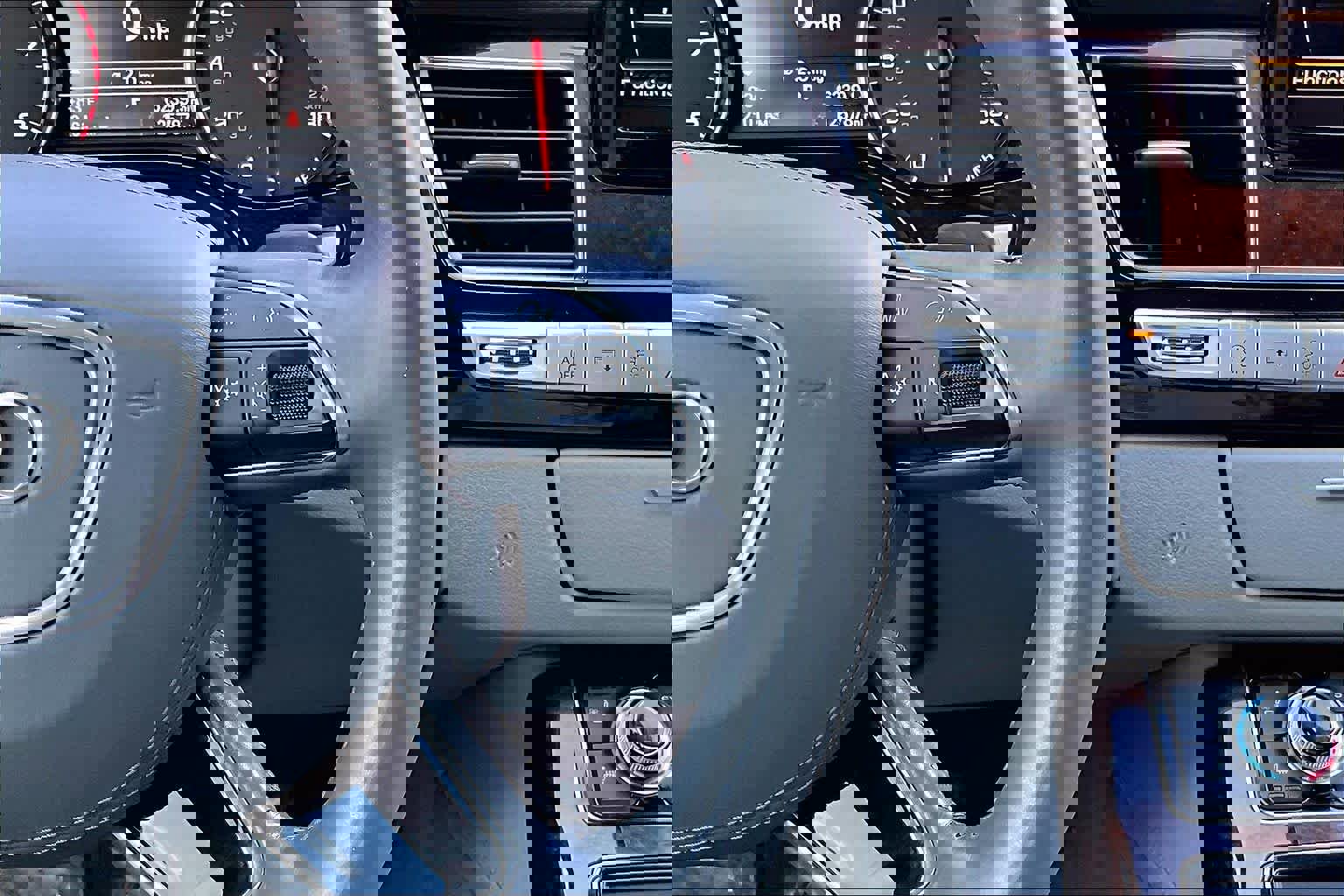 Used 2014 Audi A8 L 3.0T w/ Premium Package image 24