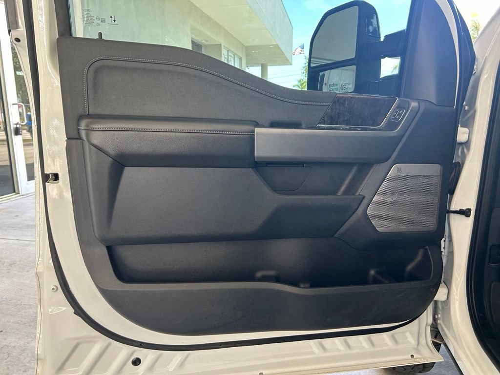 Used 2025 Ford F350 Lariat AWD/4WD image 42