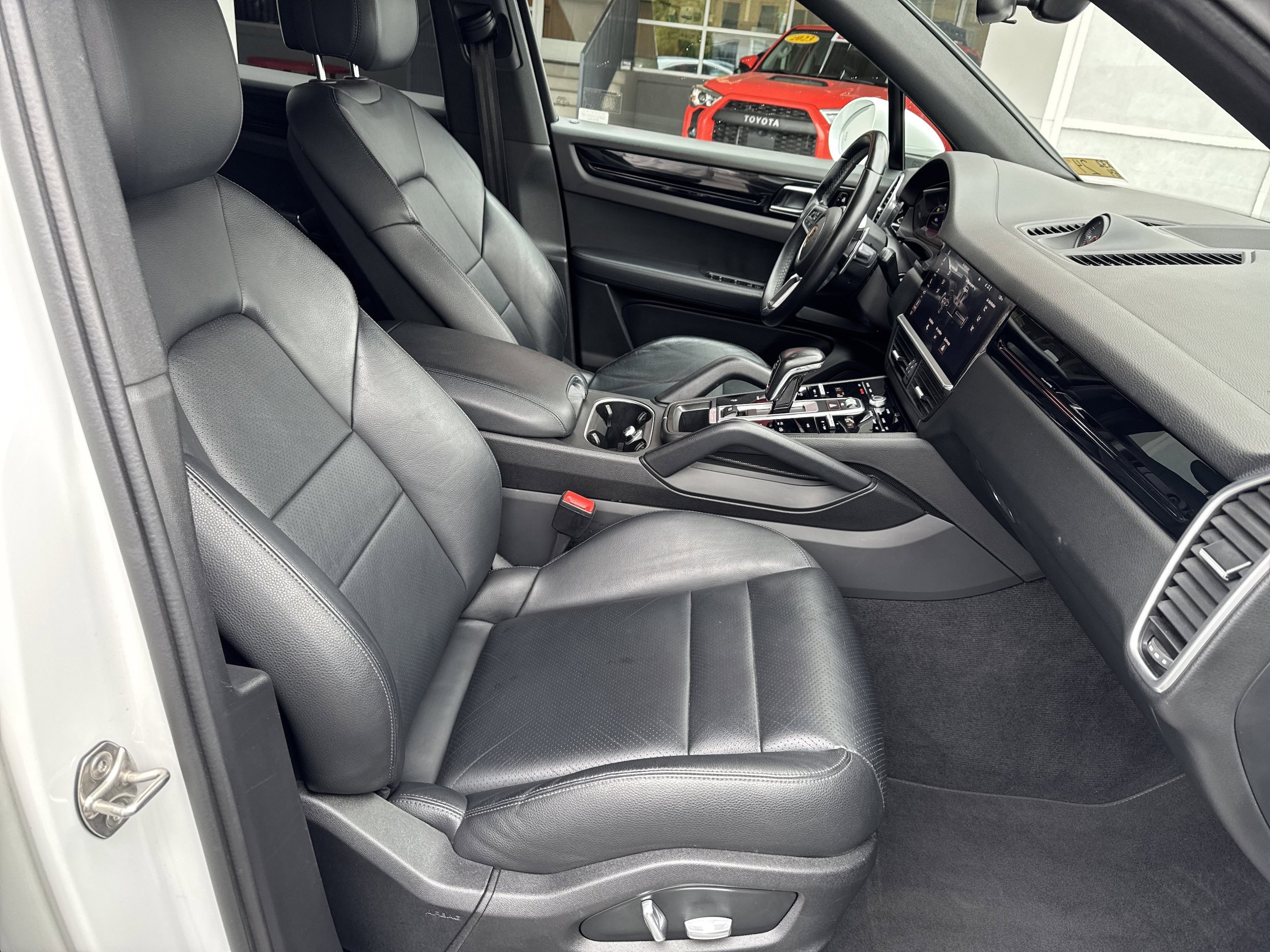 Used 2021 Porsche Cayenne AWD/4WD image 14