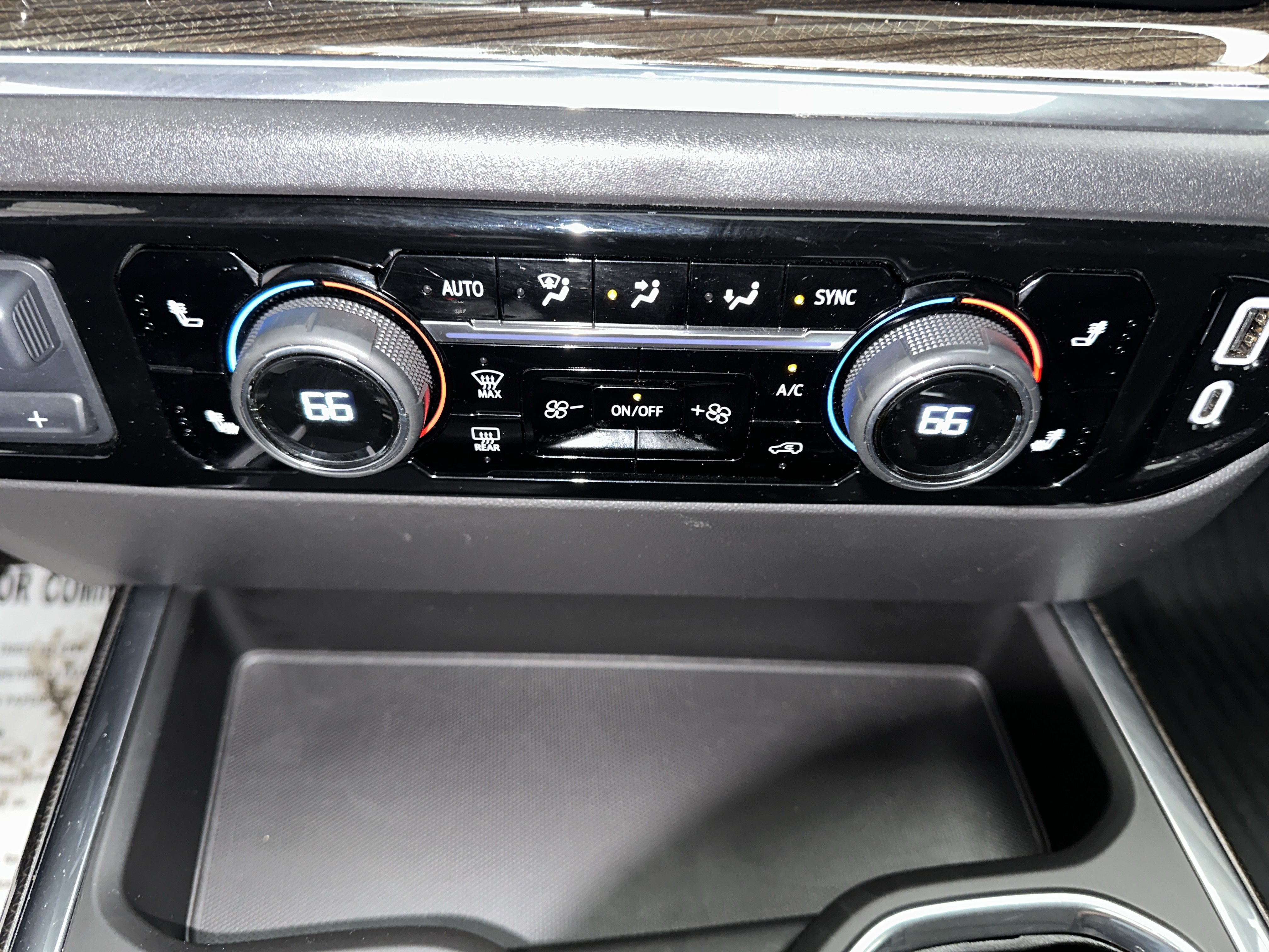 Used 2024 Chevrolet Silverado 1500 LT Trail Boss w/ LT Trail Boss Premium Package AWD/4WD image 38