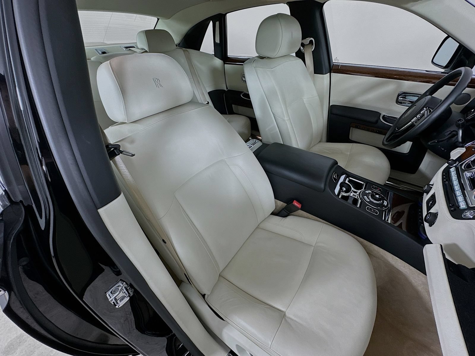 Used 2010 Rolls-Royce Ghost RWD image 48