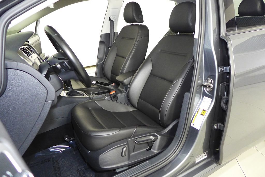 Used 2017 Volkswagen Golf S image 22