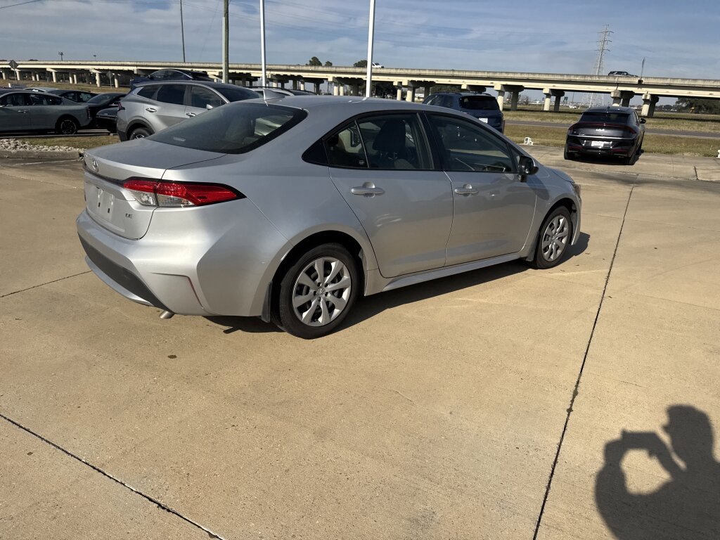 Used 2022 Toyota Corolla LE image 18