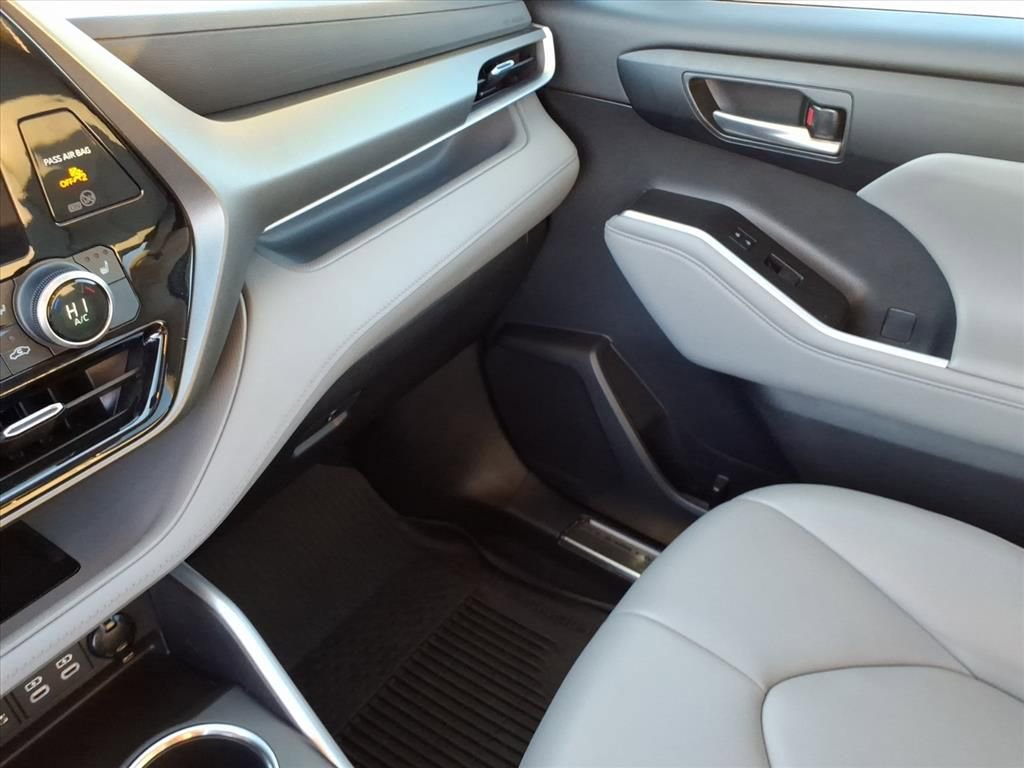 Used 2023 Toyota Highlander XLE image 36