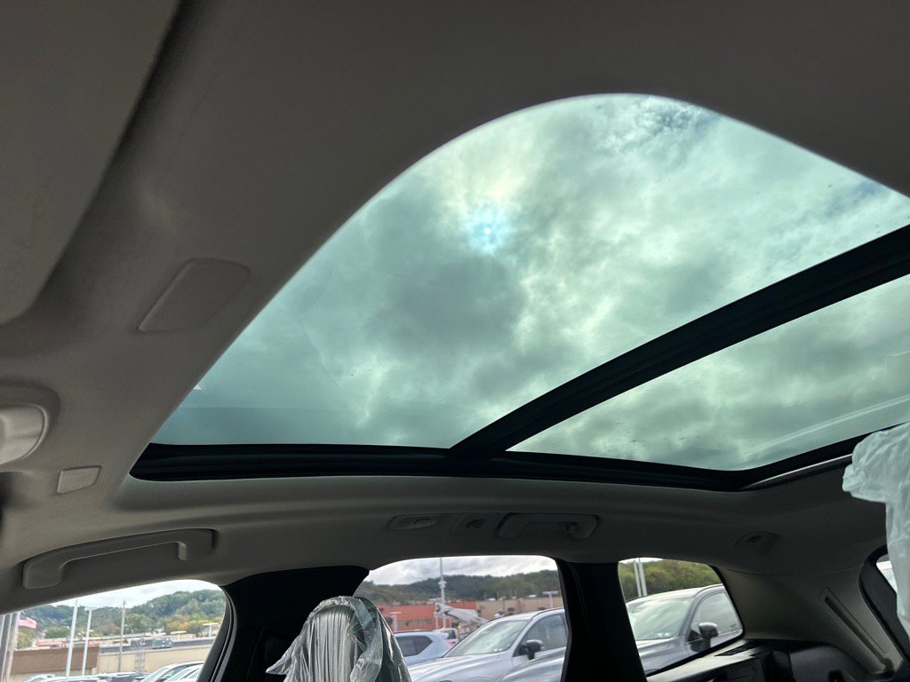 New 2026 Volvo XC60 B5 Plus w/ Protection Package Premier image 6