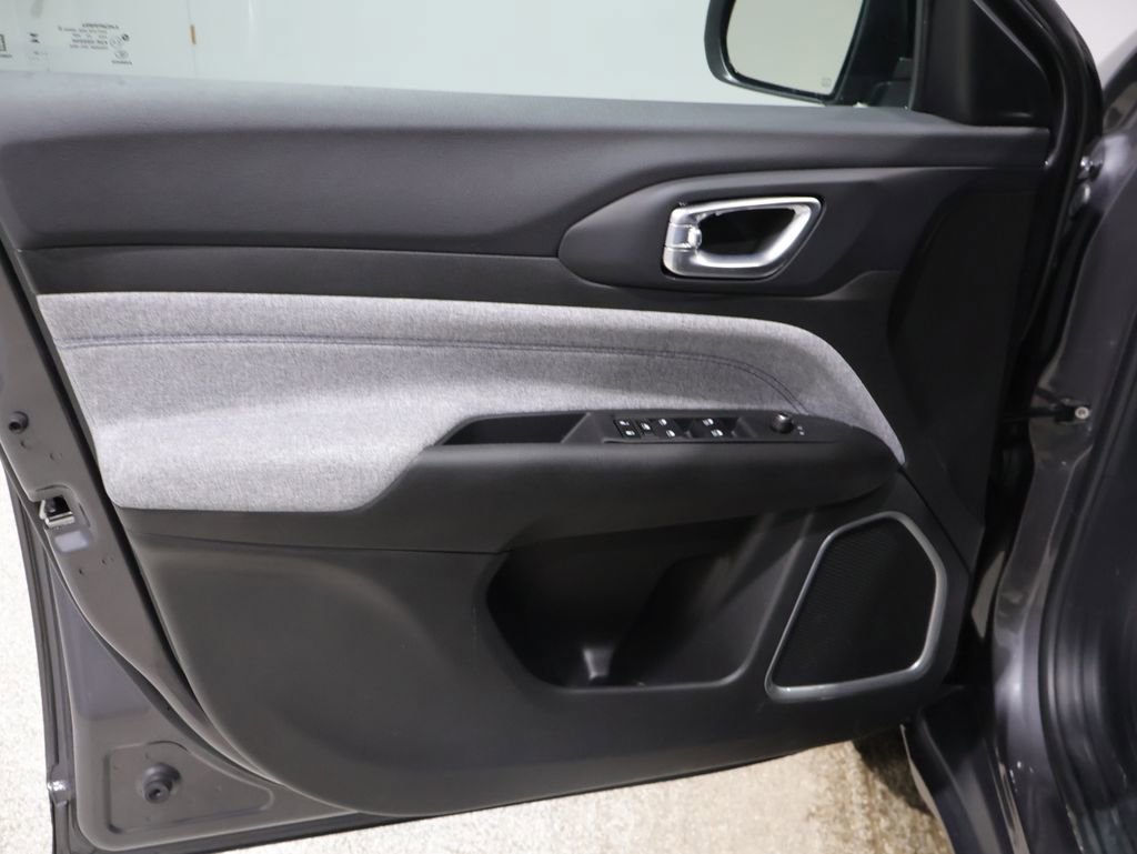 Used 2024 Jeep Compass Sport image 13