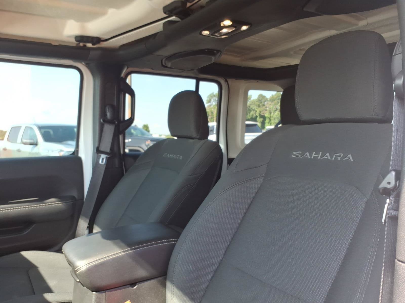 Used 2021 Jeep Wrangler Unlimited Sahara w/ Uconnect 4C Nav & Sound Group AWD/4WD image 18