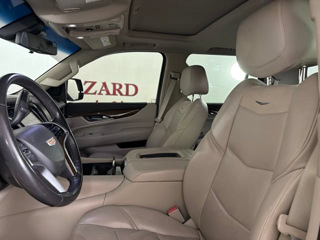 Used 2018 Cadillac Escalade Luxury AWD/4WD image 11
